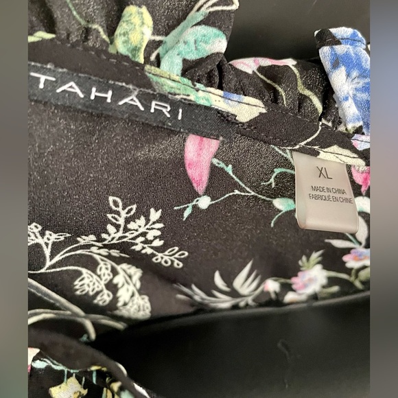 Adorable Tahari Shirt Blouse Size XL Black Floral Button Up Short Sleeve Top - Picture 6 of 6